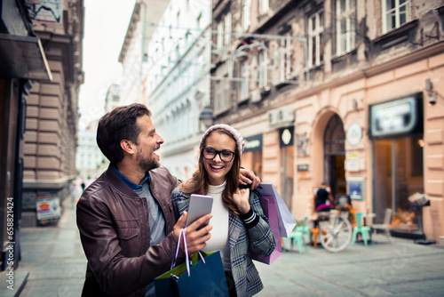 Attractive young couple walking and shopping in the city © Vorda Berge