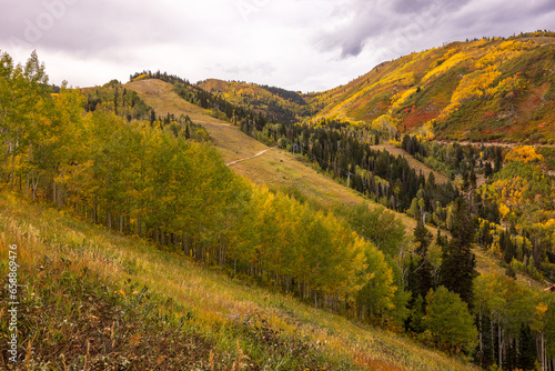 Beautiful Utah mountains in fall © Jasongeorge