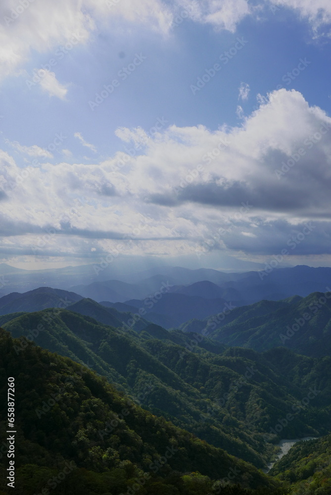 Mt. Tonodake is the highest peak along the Omote Ridge that runs between Mt. Oyama and Nabewari Ridge . It has easy access, being about 80 minutes to Shibusawa Station from both Shinjuku and Tokyo. Mt. Tonodake is the highest peak along the Omote Ridge that runs between Mt. Oyama and Nabewari Ridge . It has easy access, being about 80 minutes to Shibusawa Station from both Shinjuku and Tokyo.