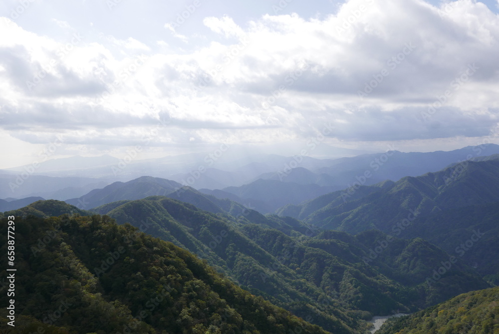 Mt. Tonodake is the highest peak along the Omote Ridge that runs between Mt. Oyama and Nabewari Ridge . It has easy access, being about 80 minutes to Shibusawa Station from both Shinjuku and Tokyo. Mt. Tonodake is the highest peak along the Omote Ridge that runs between Mt. Oyama and Nabewari Ridge . It has easy access, being about 80 minutes to Shibusawa Station from both Shinjuku and Tokyo.