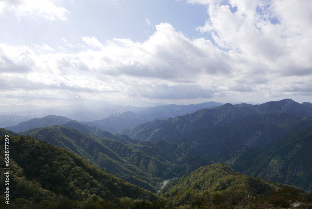 Mt. Tonodake is the highest peak along the Omote Ridge that runs between Mt. Oyama and Nabewari Ridge . It has easy access, being about 80 minutes to Shibusawa Station from both Shinjuku and Tokyo. Mt. Tonodake is the highest peak along the Omote Ridge that runs between Mt. Oyama and Nabewari Ridge . It has easy access, being about 80 minutes to Shibusawa Station from both Shinjuku and Tokyo.