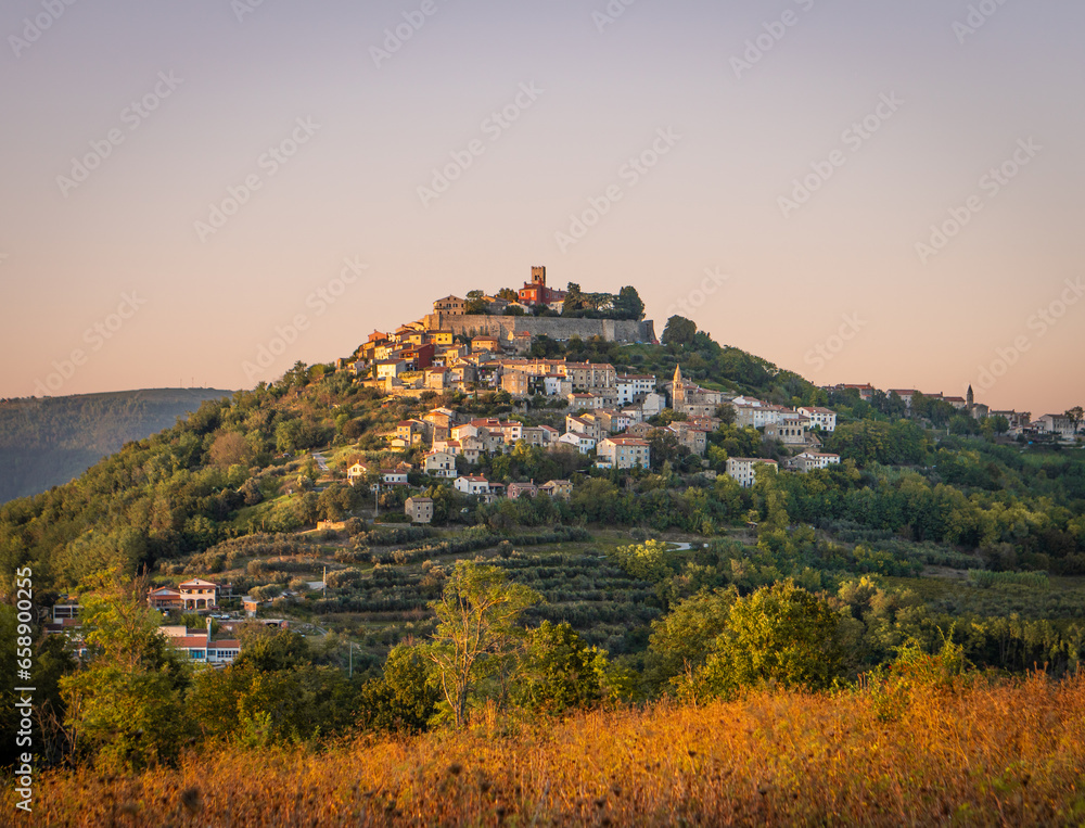 Obraz premium Beautiful sunset in Motovun, Croatia