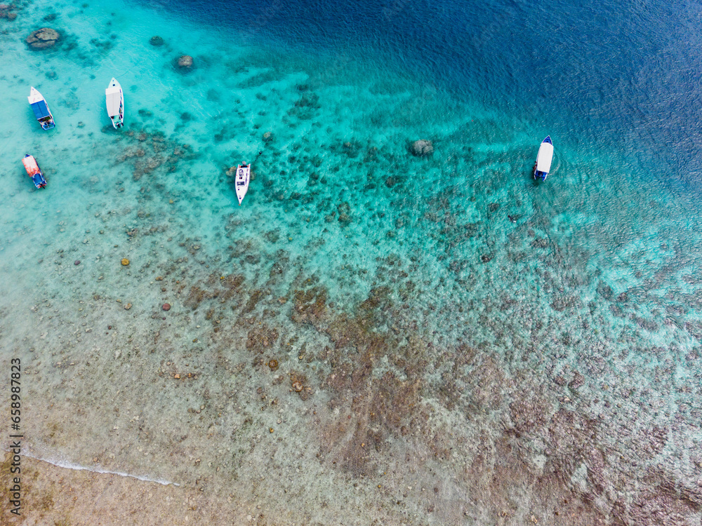 Obraz premium beautiful tropical ocean view of Gili Island, Gili Meno, aerial landscape by drone in Lombok, Bali, Indonesia 