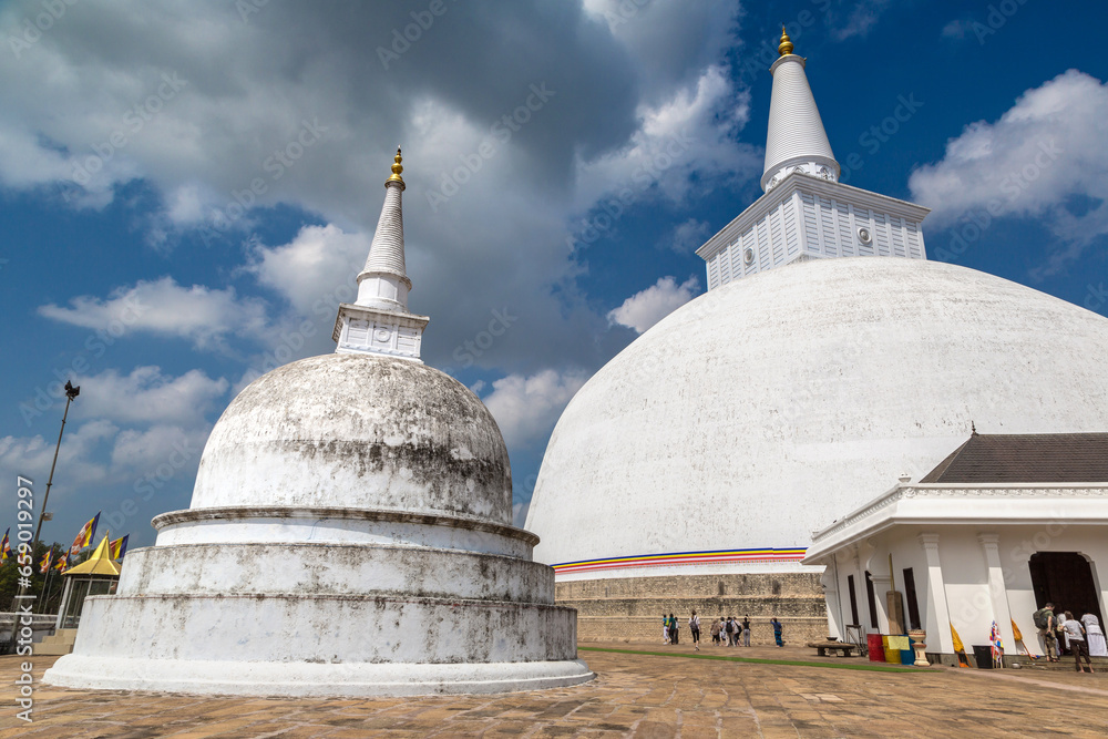 White Ruwanwelisaya stupa in Sri Lanka