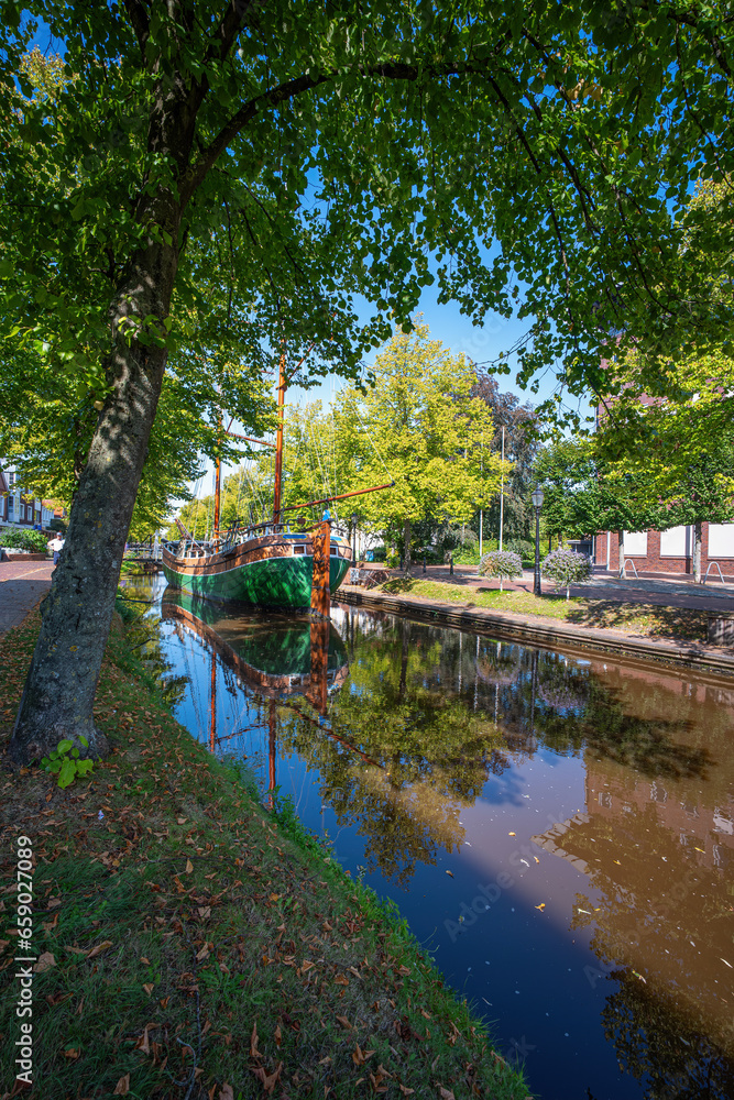 Stadt Papenburg im Emsland, Fussgängerzone am Kanal, Innenstadt