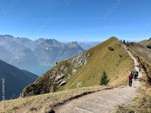 Wanderweg - Gratwanderung vom Berg Klingenstock zum Fronalpstock, Berge der Schweiz
