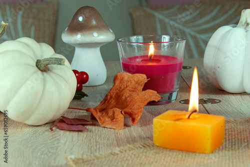 Jesienny stół dynie dekoracje wnętrz