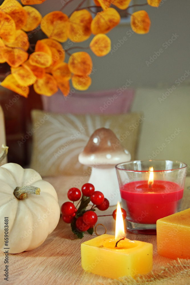 Jesienny stół dynie dekoracje wnętrz - obrazy, fototapety, plakaty 