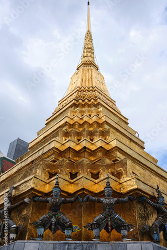 temple city in Bangkok © Nicolas