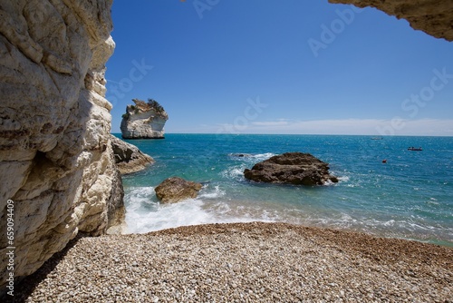 Costa Gargano, falesie faraglioni, spiaggia photo