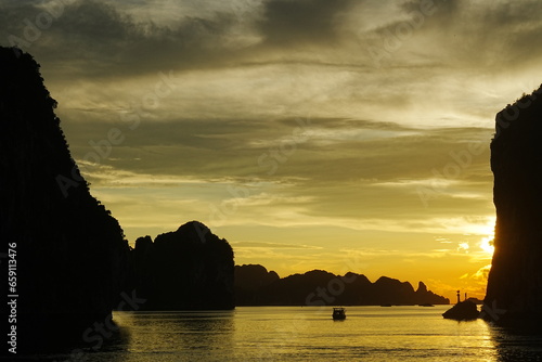 Sunset View of Ha Long Bay in Hanoi, Vietnam - ベトナム ハノイ ハロン湾 夕日 photo