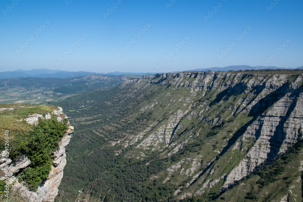 Naklejka premium Paisaje montañoso