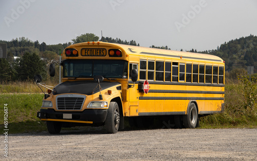 Yellow schoolbus in the French-speaking province of Québec, Canada