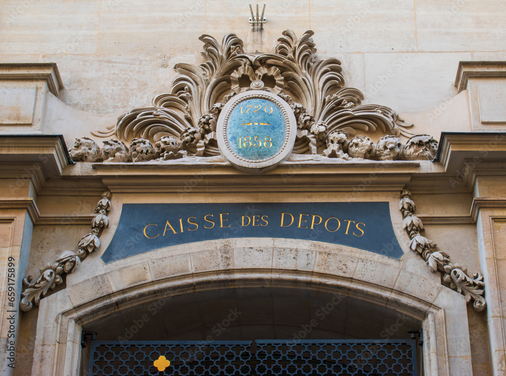 La façade du siège social de la Caisse des dépôts, rue de Lille, Paris, France Stock Photo