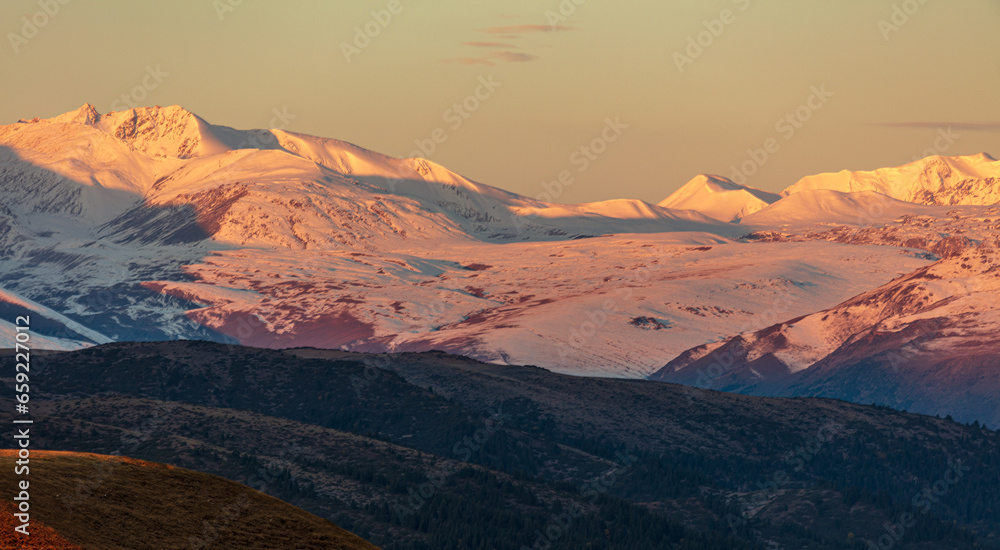 Obraz premium sunrise in the mountains