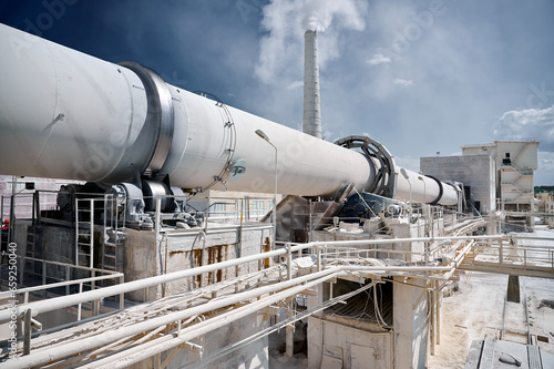 Tubular rotary furnace for calx clinker and cement production