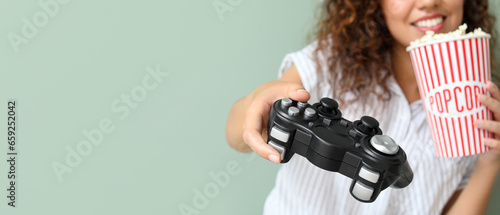 African-American teenage gi...