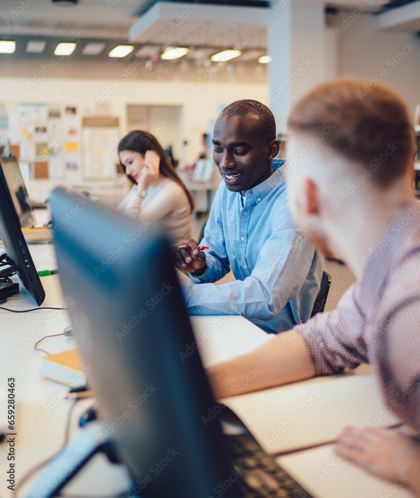 Obraz premium Glad mates speaking in library