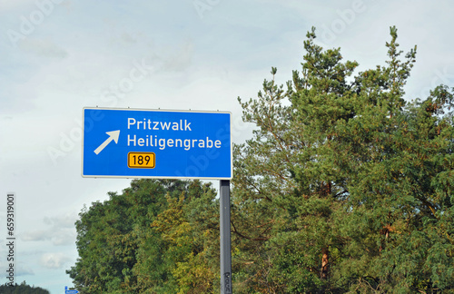 Schild Autobahnausfahrt Pritzwalk Heiligengrabe