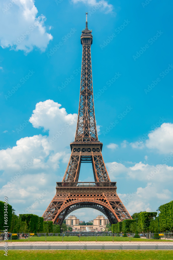 Fototapeta premium Eiffel Tower and Field of Mars in Paris, France