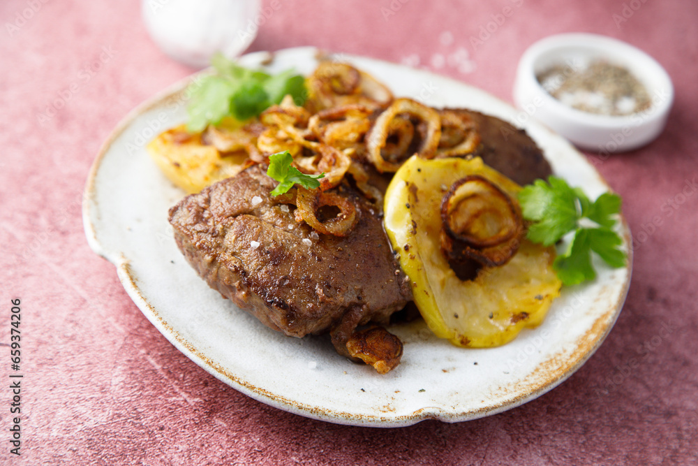 Roasted liver with apple and onion
