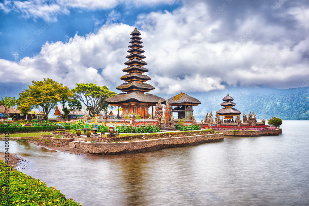 Naklejka premium Ulun Danu Beratan Temple in Bali