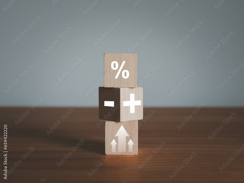 Obraz premium Percent increase rate interest finance, percentage increase or decrease wooden block.
