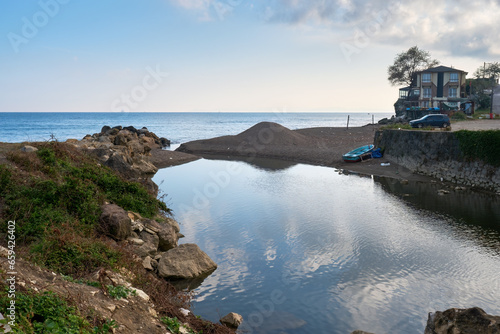 Bilde på lerret Puddle meddling with the sea in the morning at Akcakoca, Duzce province, Turkiye