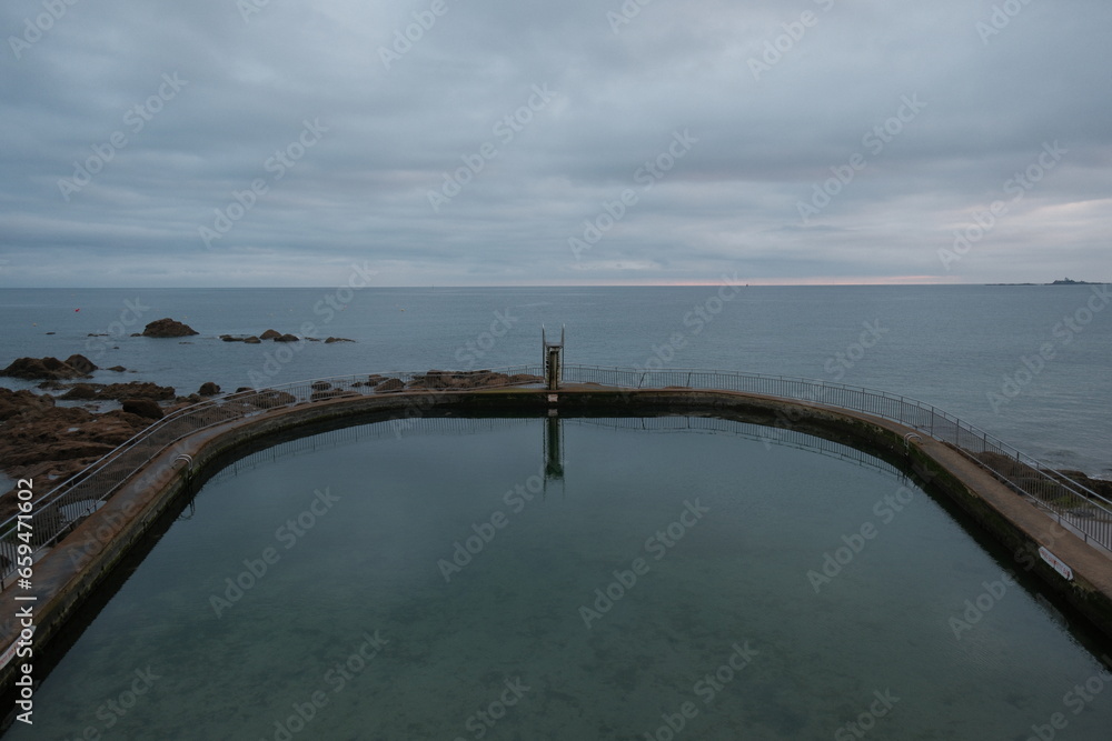 Piscine d'eau de mer à Saint-Quay-Portrieux en Bretagne - France