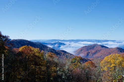 Fototapeta Naklejka Na Ścianę i Meble -  Fall morning in the Smokey Mountains.