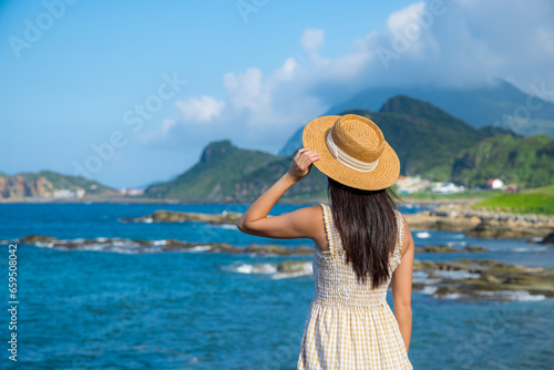 Travel woman look at the sea © leungchopan