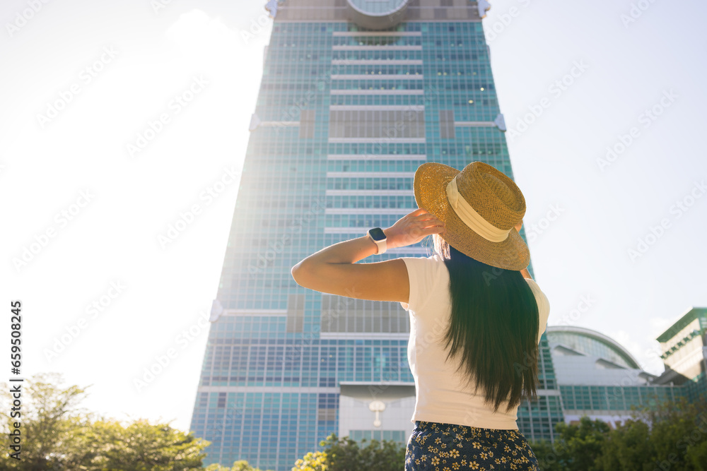 Naklejka premium Tourist woman visit Taipei city