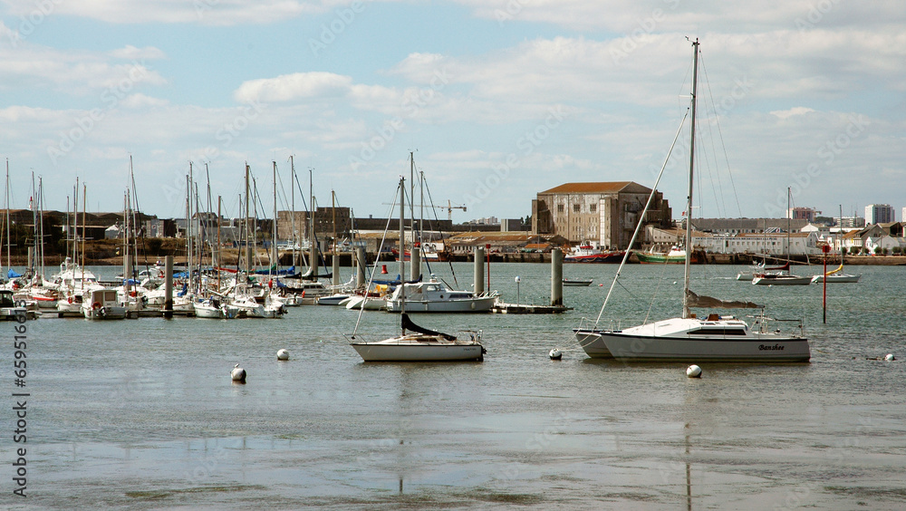 Obraz premium bateaux; bord de mer; region Bretagne; Locmiquélic; Lorient; 56, Morbihan, France