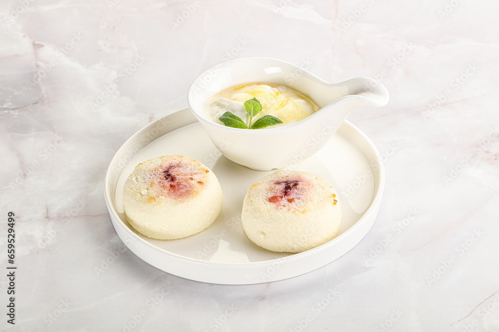 Curd pancakes with sour cream Curd pancakes with sour cream