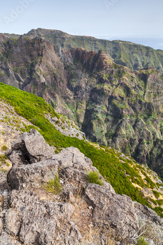 Vertical landscape photo of the Pico do Arieiro