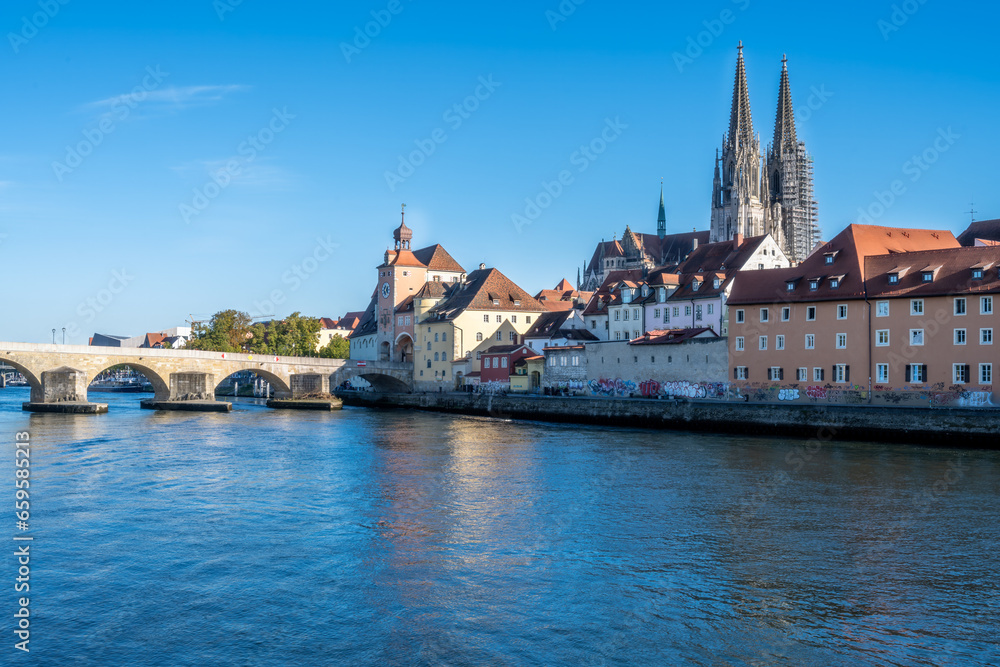 Naklejka premium Waterfront of the historic city of Regensburg