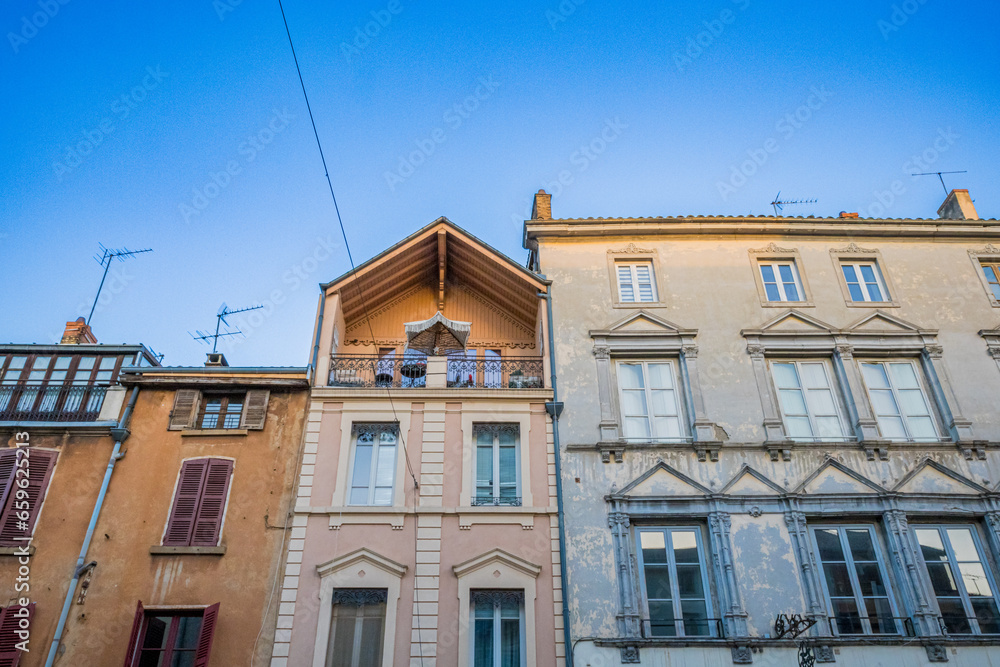 Rue Nationale à Villefranche-sur-Saône Rue Nationale à Villefranche-sur-Saône