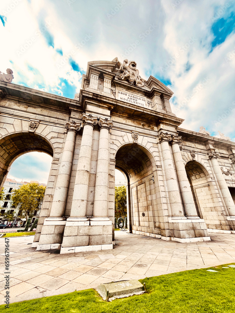 Obraz premium Monumento Puerta de Alcala en Madrid