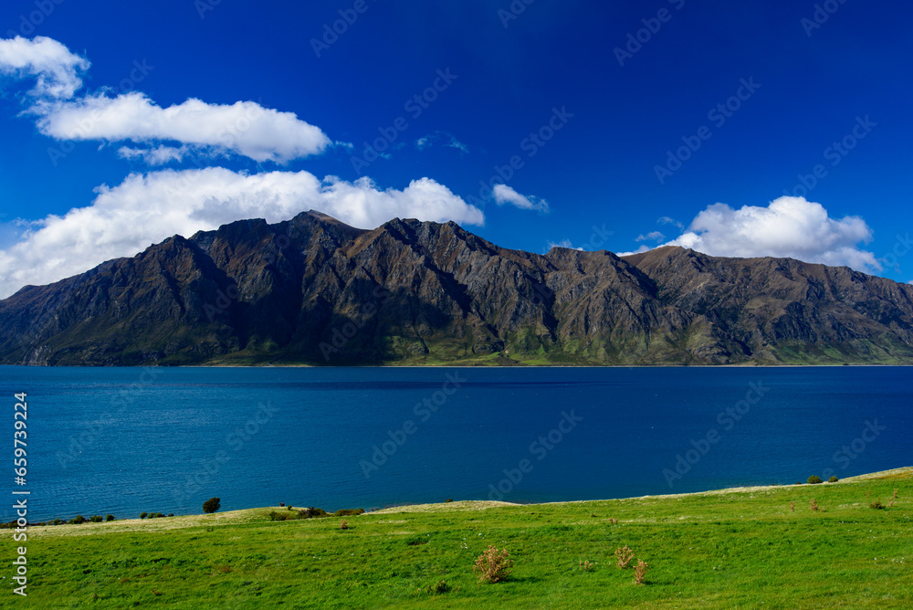 Lake Wanaka in South Island, New Zealand