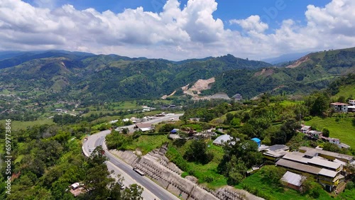 Wallpaper Mural Video realizado en el Municipio de Amagá, suroeste Antioqueño, donde se muestra la carretera conocida como Conexión Pacífico 1, actualmente en construcción. Torontodigital.ca