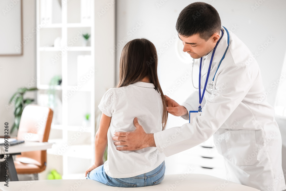 Doctor checking posture of little girl in clinic - obrazy, fototapety, plakaty 