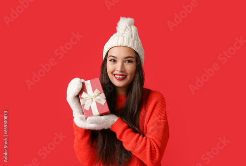 Beautiful young Asian woman...