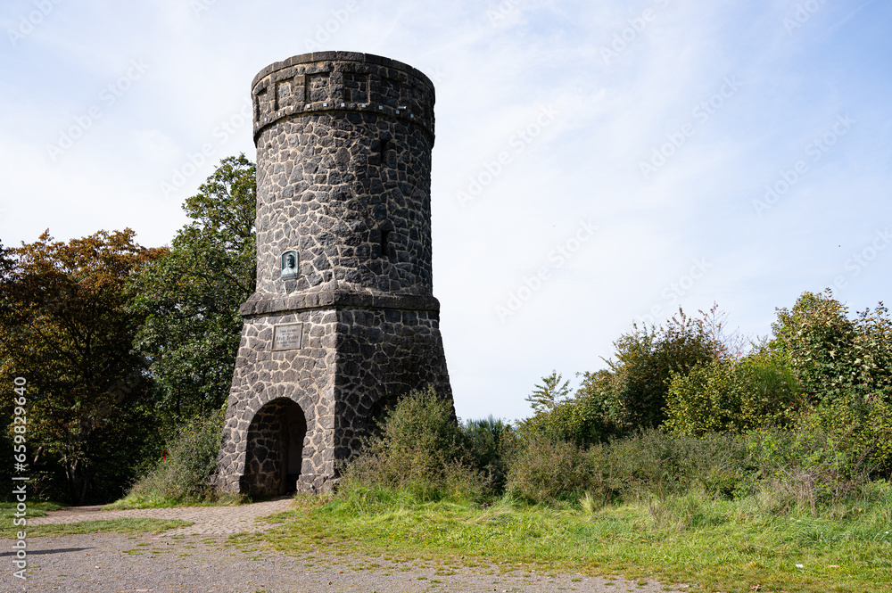 Der Dronke Turm ist hoch über dem Gemündener Maar gelegen und ein Ort der Erinnerung an Doktor Alfred Dronke, dem Gründer des Eifelvereins Der Dronke Turm ist hoch über dem Gemündener Maar gelegen und ein Ort der Erinnerung an Doktor Alfred Dronke, dem Gründer des Eifelvereins