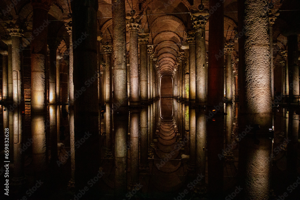 Obraz premium The Basilica Cistern, or Yerebatan Sarayi, is the ancient underground water reservoir beneath Istanbul city, Turkey