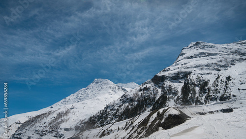 snowy peaks © Sidhundev