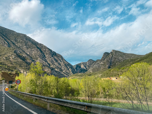 Il fascino del paesaggio per poter raggiungere l Andorra. Montagna  lago  fiume  arcobaleno e tanto sole.