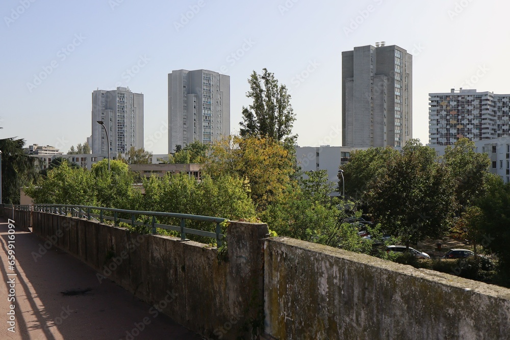 Tour d'habitation, vue de l'extérieur, ville de Créteil, département du Val de Marne, France