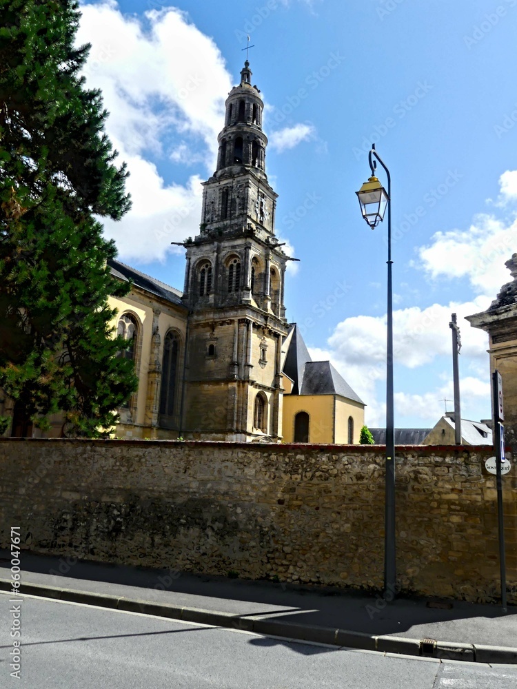 Fototapeta premium Bayeux, August 2023 - Visit the magnificent medieval town of Bayeux in Normandy - View of the magnificent Notre-Dame de Bayeux cathedral