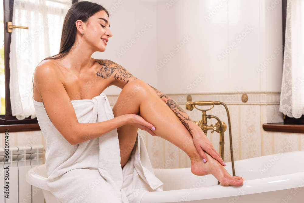 Obraz premium A young woman takes a bath and takes care of her skin in the luxury room