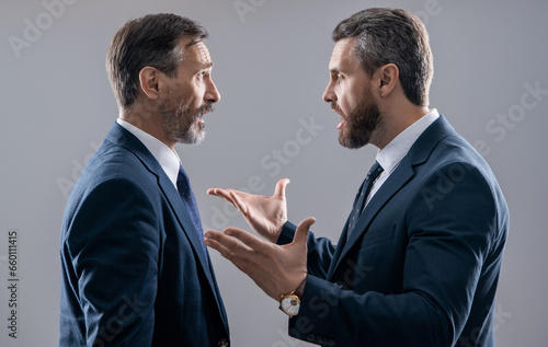 Εκτύπωση καμβά men having conflict